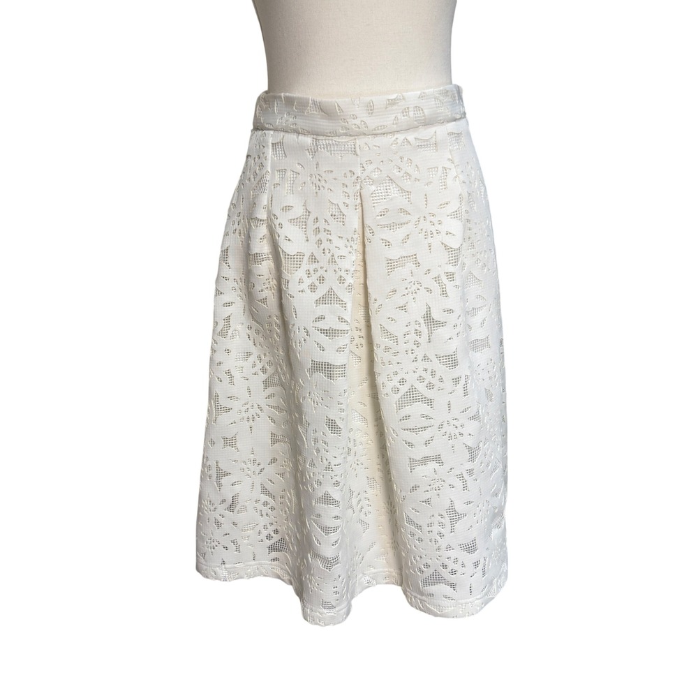 Tahari Women Skirt Size 10 White Laser Cut Eyelet Pleated Knee Length High Waist - Picture 2 of 9